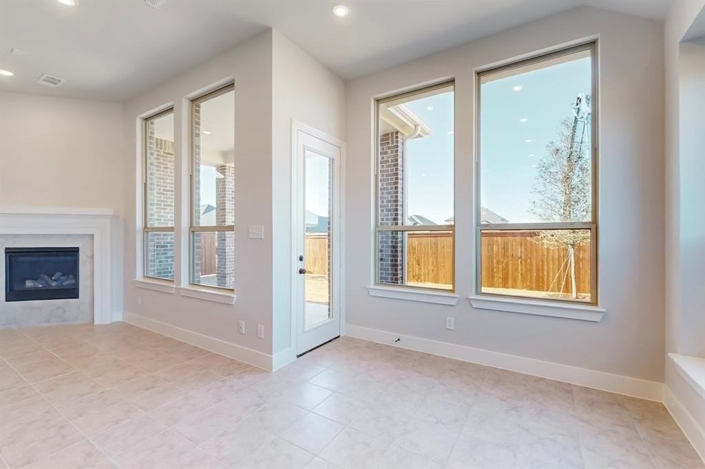 1818 Buckeye Ln - Photo 4 of 35