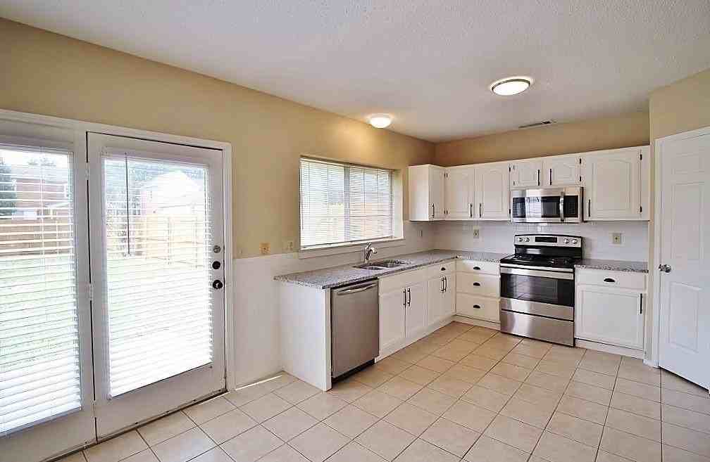 311 Pemberton Pl - Photo 7 of 28