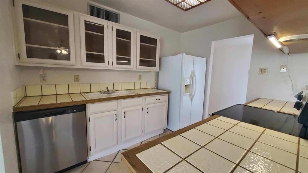 557 Harrison Dr - Photo 2 of 7