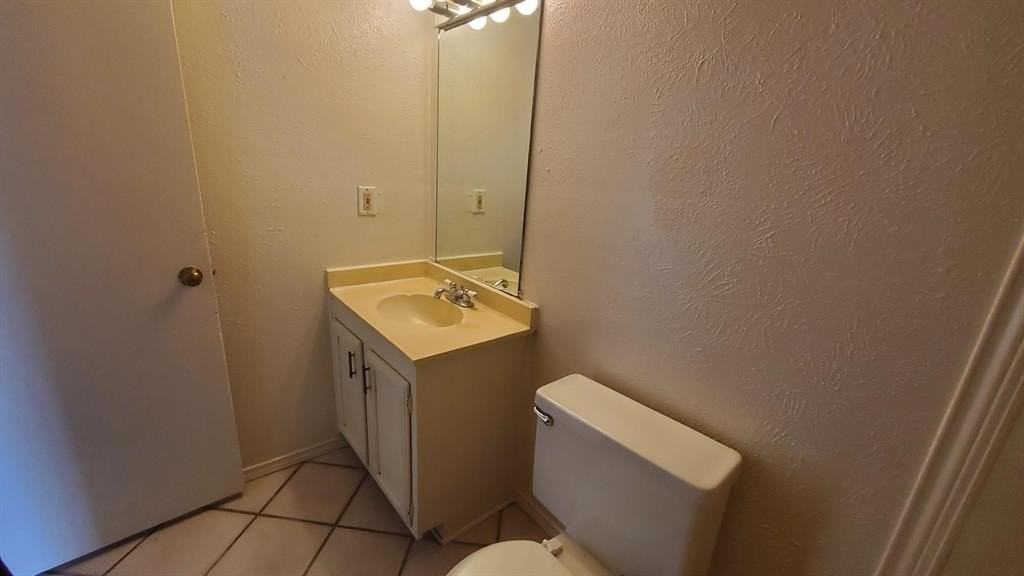 557 Harrison Dr - Photo 3 of 7