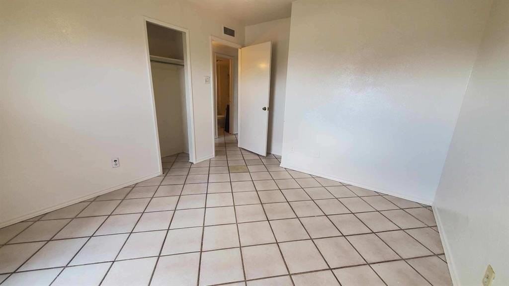 557 Harrison Dr - Photo 5 of 7