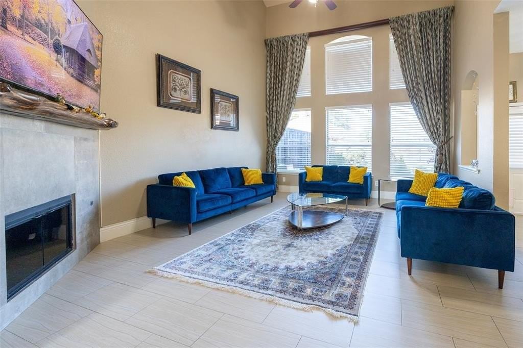 9216 Sterling Gate Dr - Photo 5 of 39