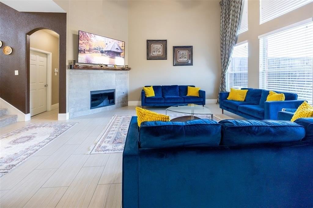 9216 Sterling Gate Dr - Photo 7 of 39