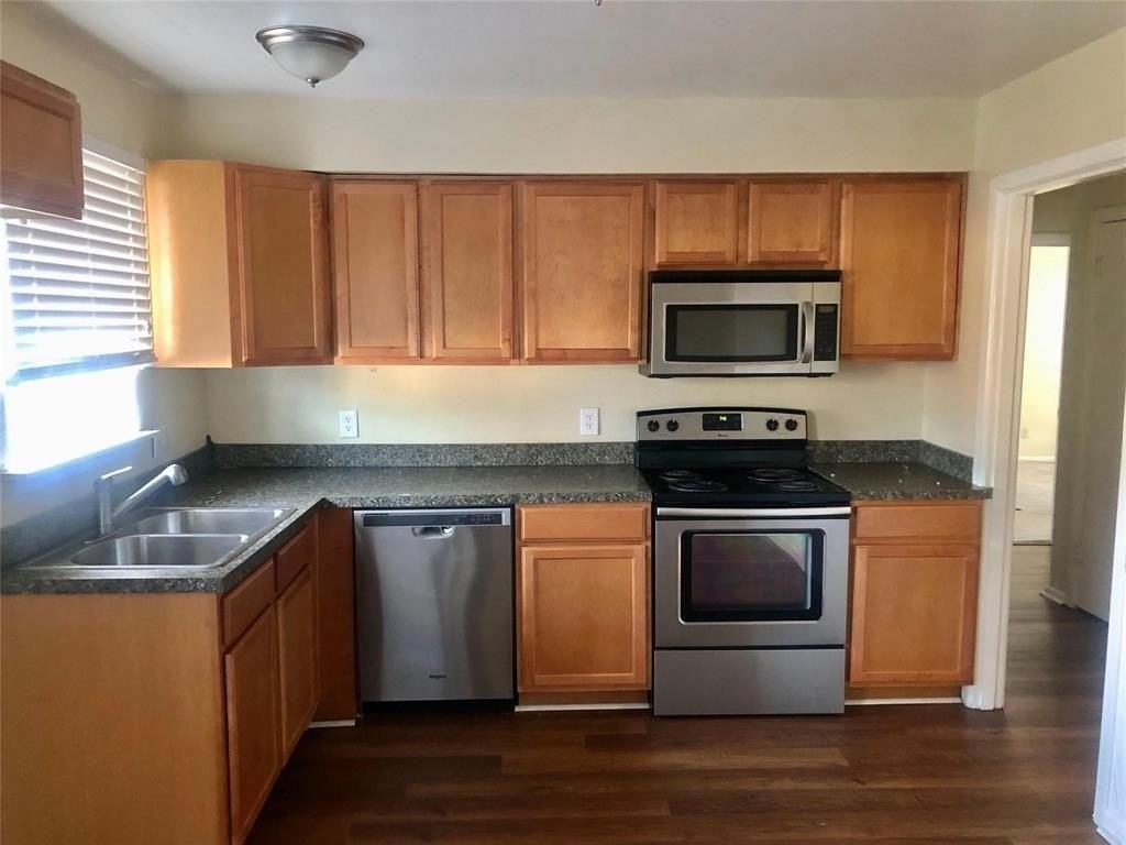 2709 Highwood Dr - Photo 4 of 10