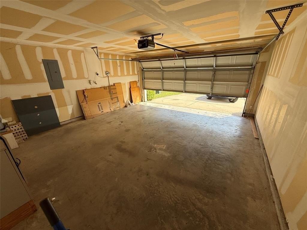 9301 Goldenview Dr - Photo 6 of 18