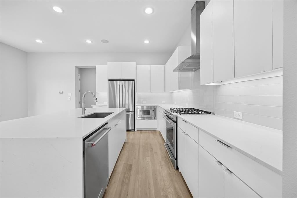 6529 Roper St - Photo 3 of 38