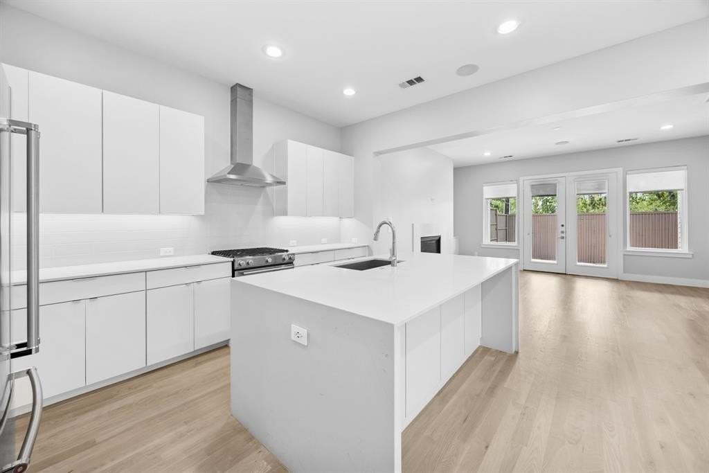 6529 Roper St - Photo 5 of 38