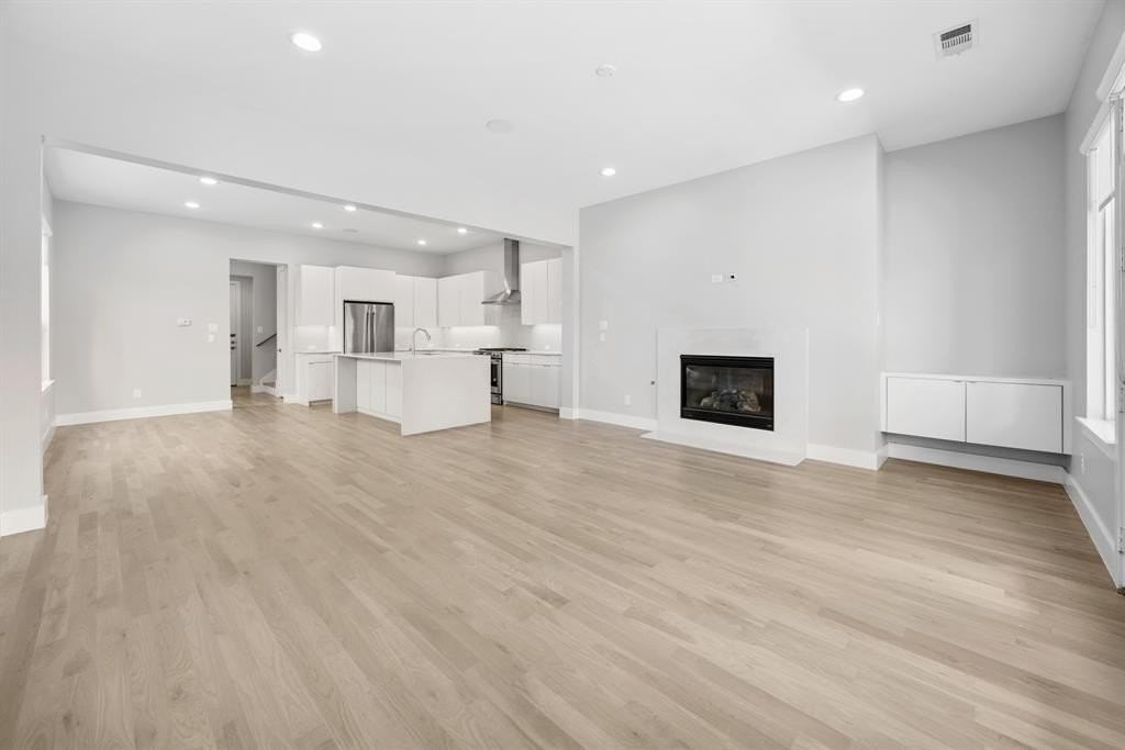 6529 Roper St - Photo 7 of 38