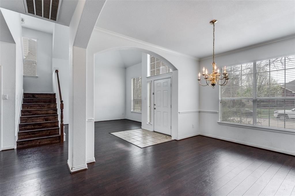 1617 Clarke Springs Dr - Photo 2 of 25