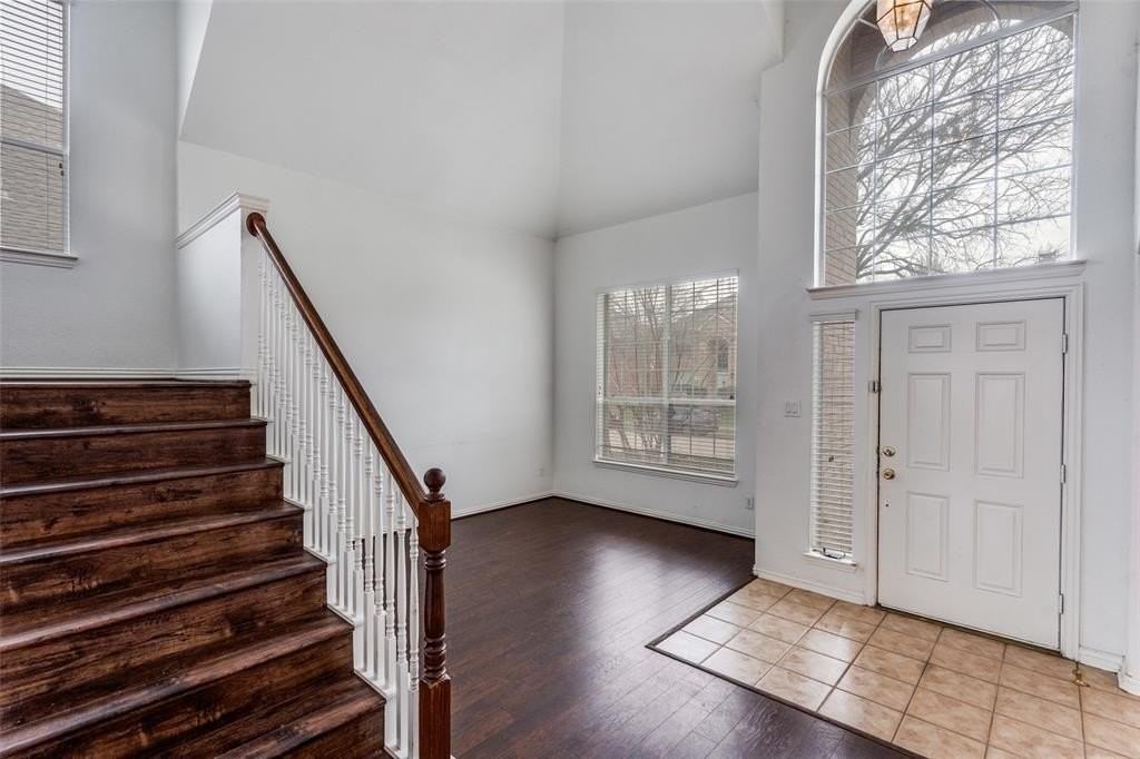 1617 Clarke Springs Dr - Photo 3 of 25