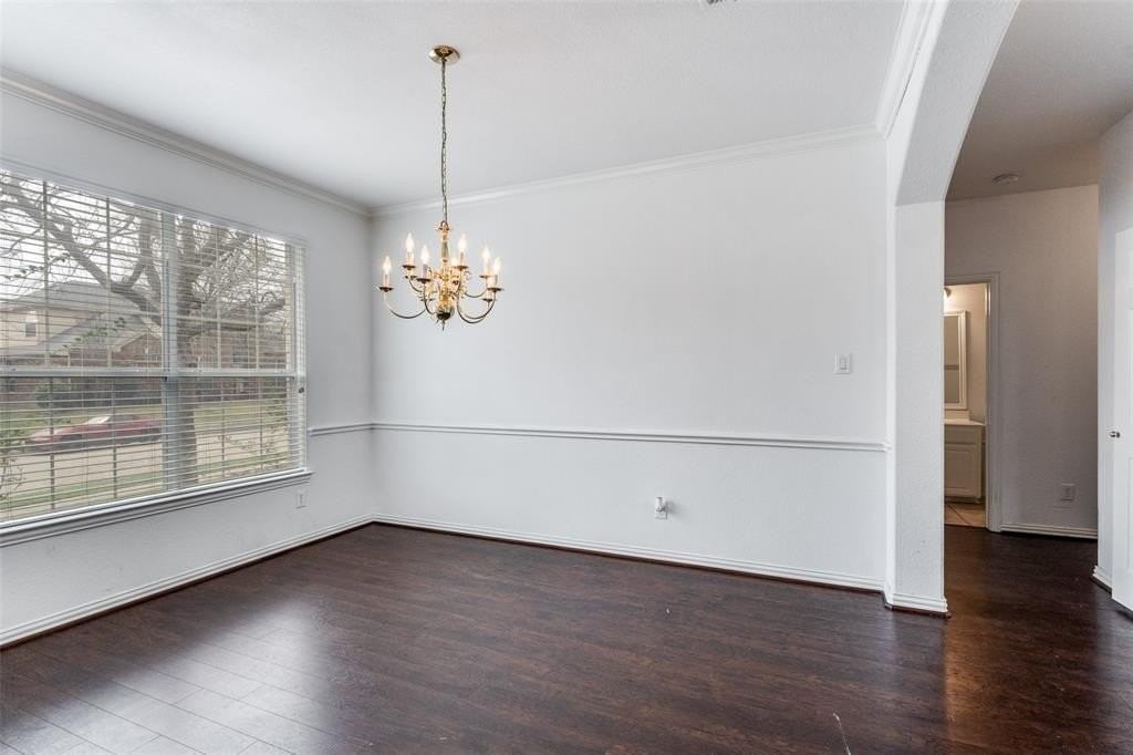 1617 Clarke Springs Dr - Photo 4 of 25