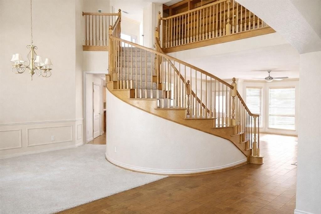 1722 Turnberry Ln - Photo 2 of 16