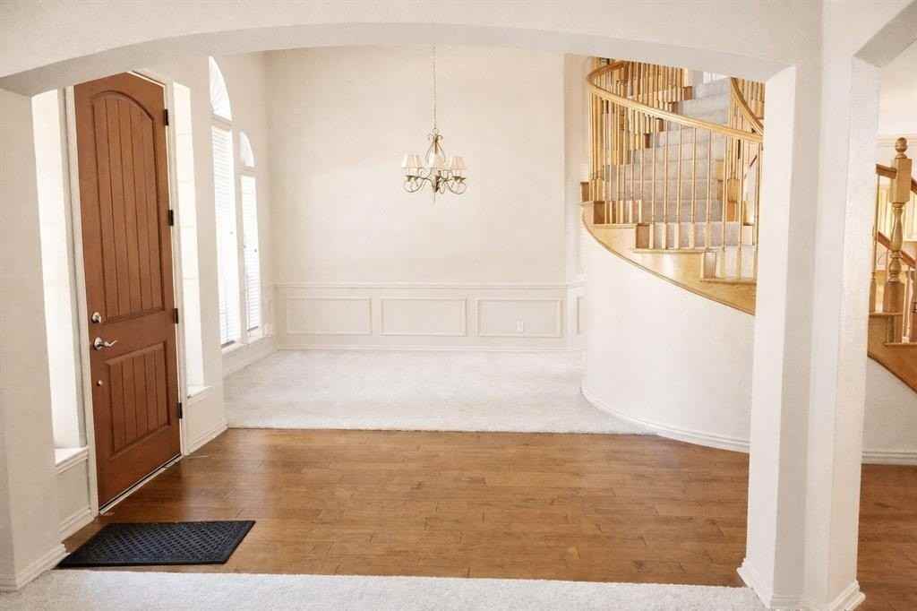 1722 Turnberry Ln - Photo 3 of 16