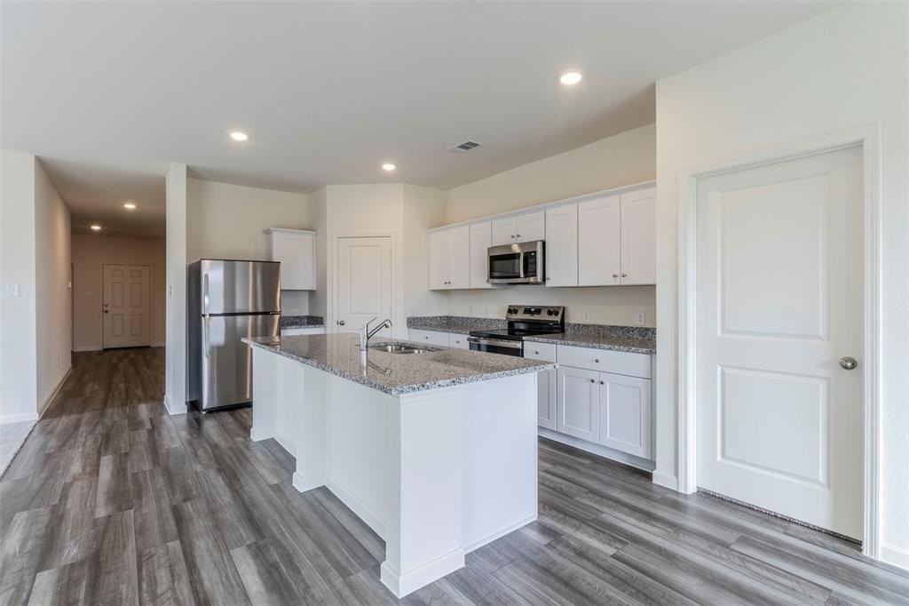 1888 Everglades Dr - Photo 6 of 33