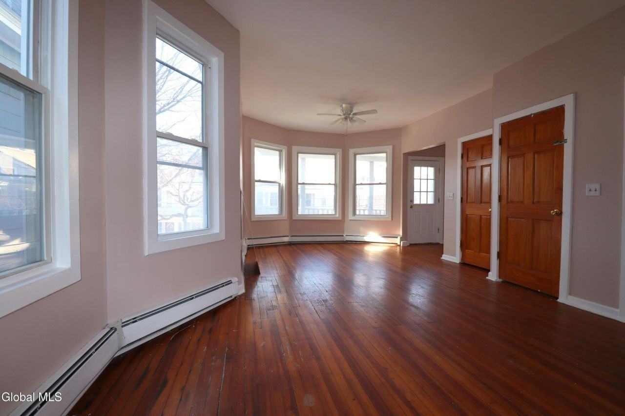 29 Morris St - Photo 3 of 29