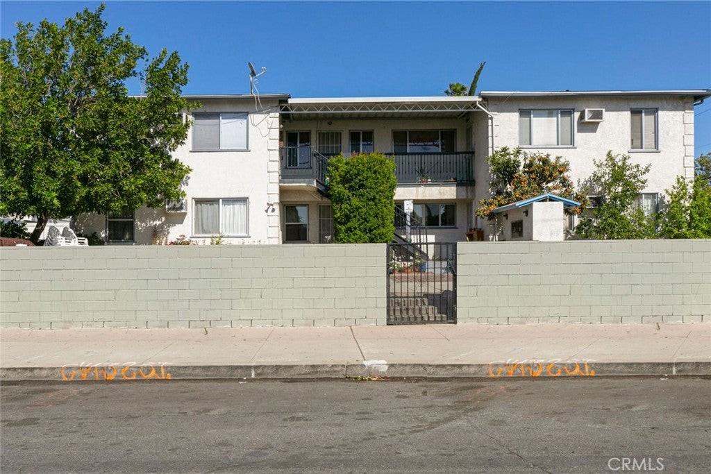 11659 Hamlin St - Photo 4 of 31