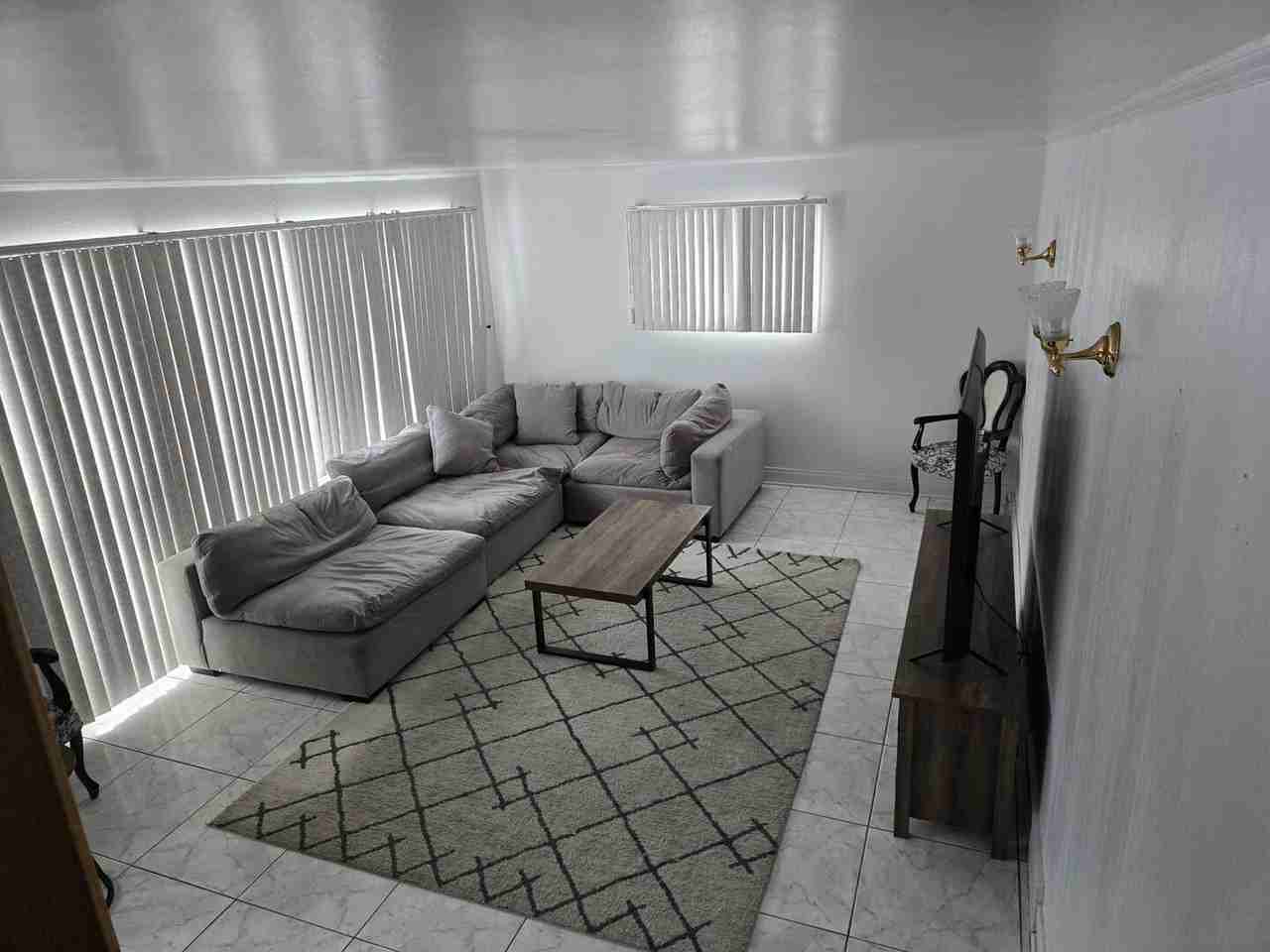 7014 N Kilbourn Ave - Photo 3 of 10