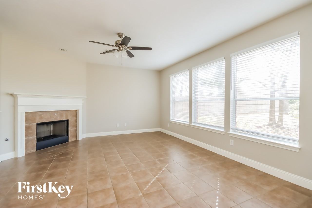 18103 Yellowstone Trl - Photo 3 of 15