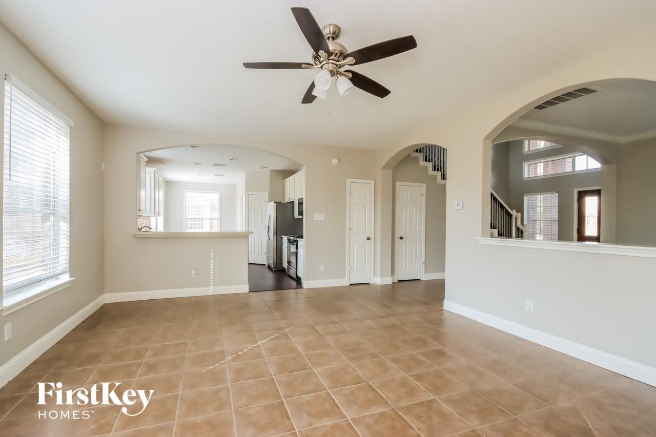 18103 Yellowstone Trl - Photo 4 of 15