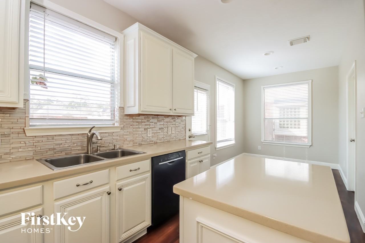 18103 Yellowstone Trl - Photo 6 of 15