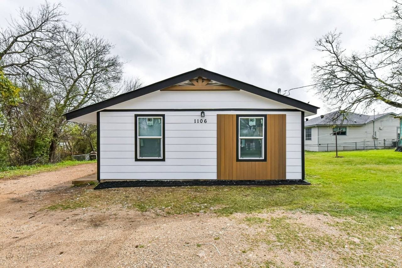 1106 Brewster Ave - Photo 4 of 23