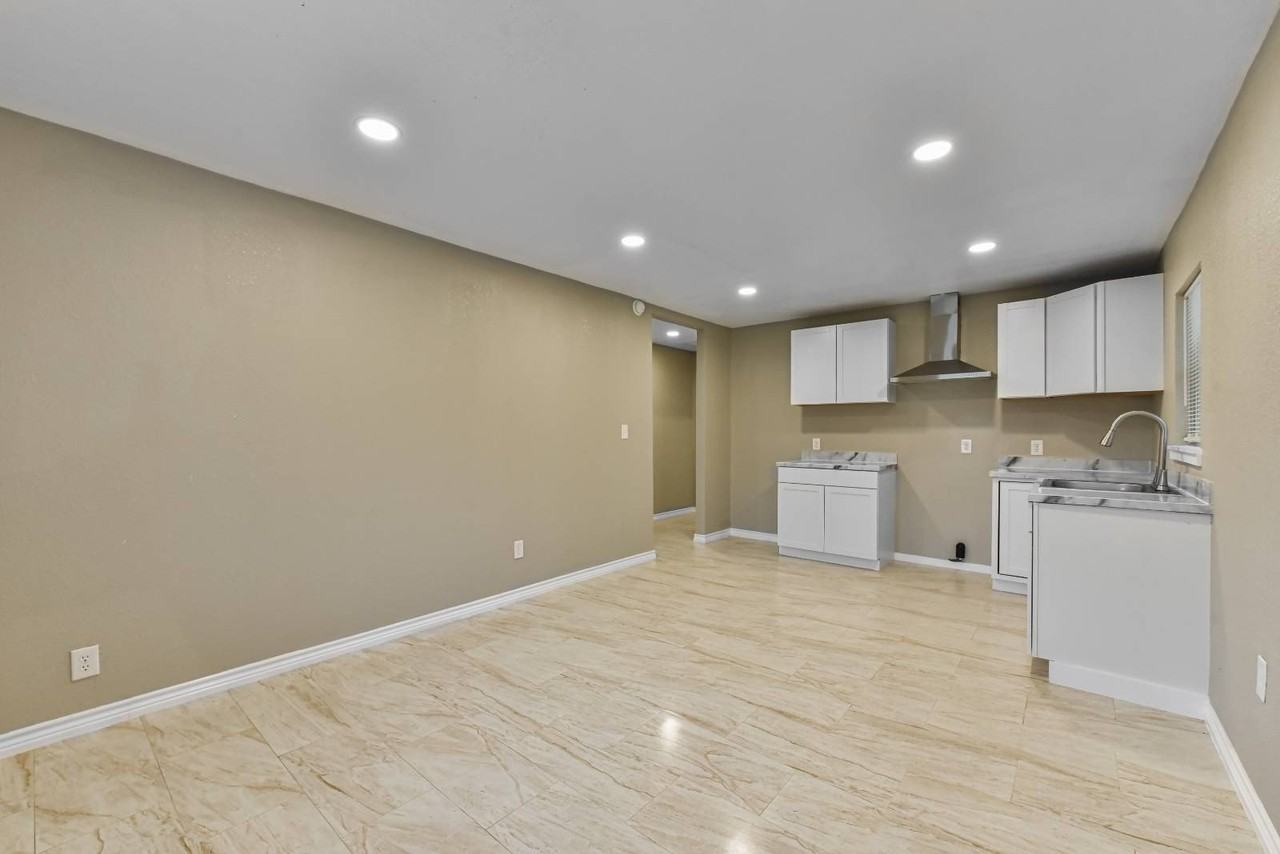 1106 Brewster Ave - Photo 7 of 23