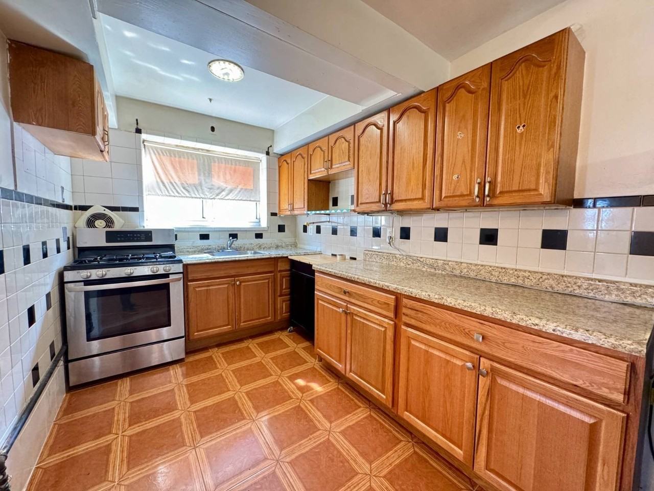 526 Underhill Ave #2F - Photo 3 of 12