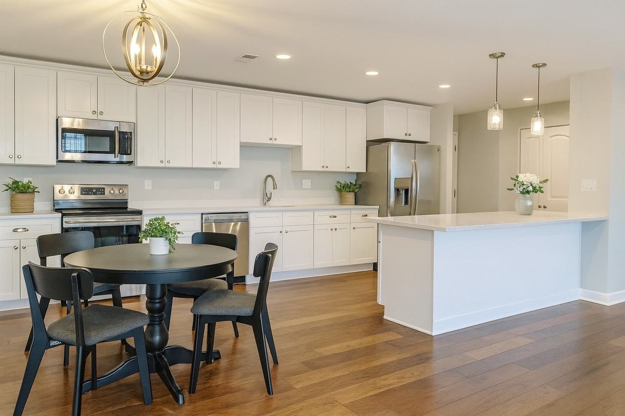 1727 W Crystal Ln - Photo 2 of 13