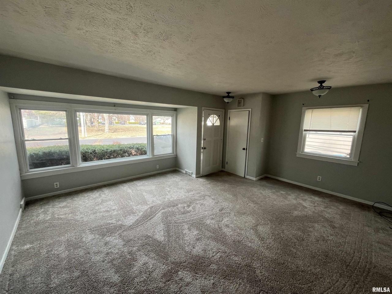 2626 W Heading Ave - Photo 3 of 27