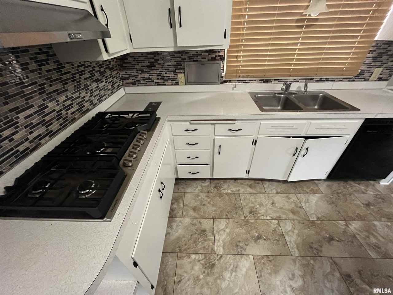 2626 W Heading Ave - Photo 6 of 27