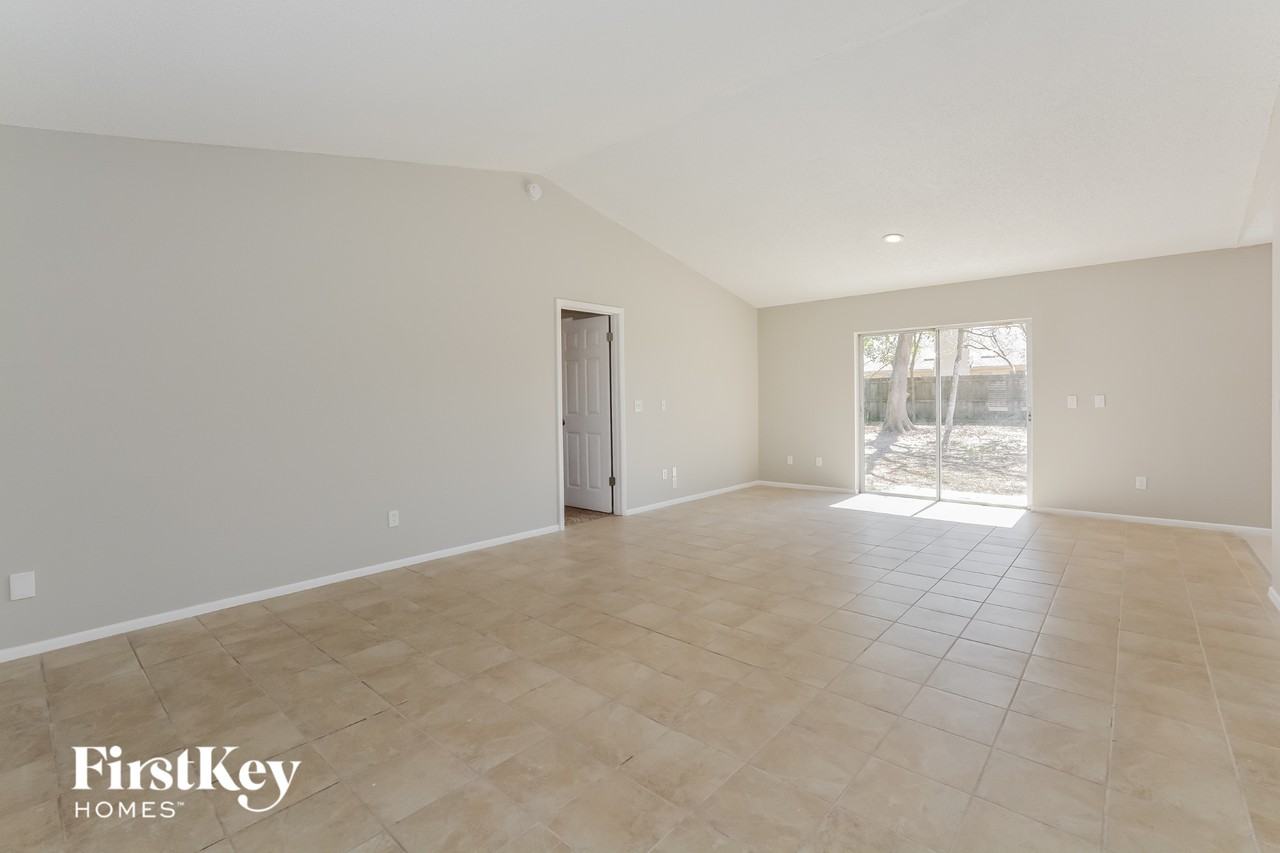 2005 N Parkton Dr - Photo 3 of 15