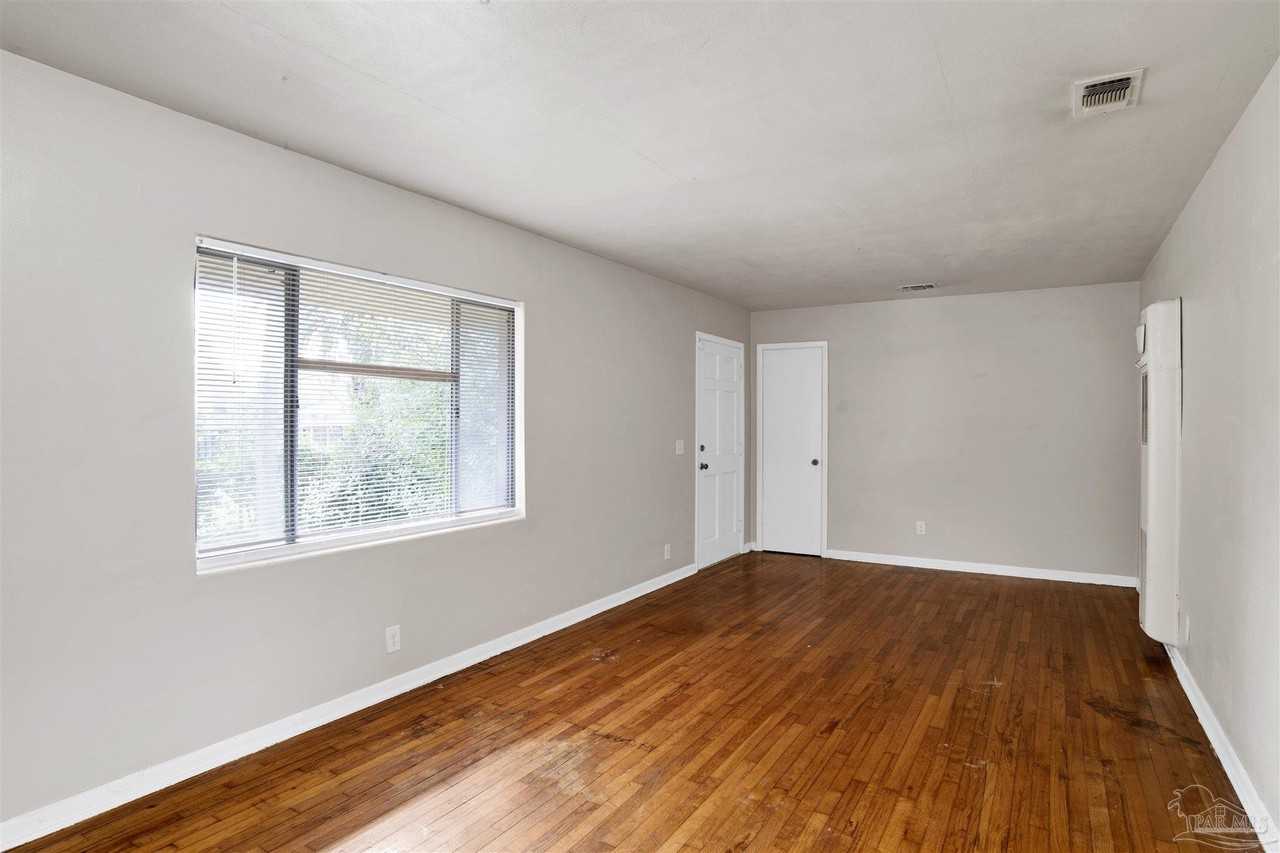 2802 W Gonzalez St - Photo 3 of 24