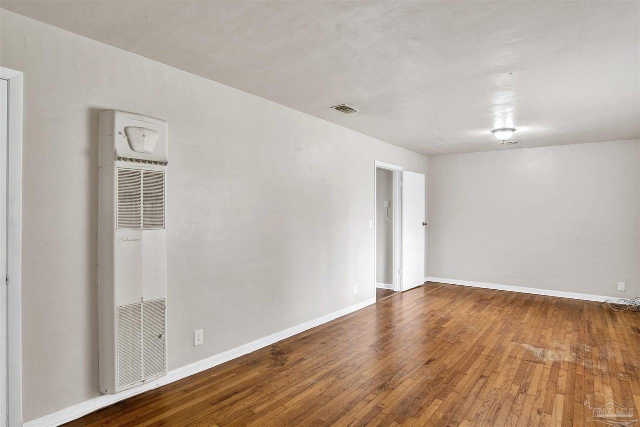 2802 W Gonzalez St - Photo 4 of 24