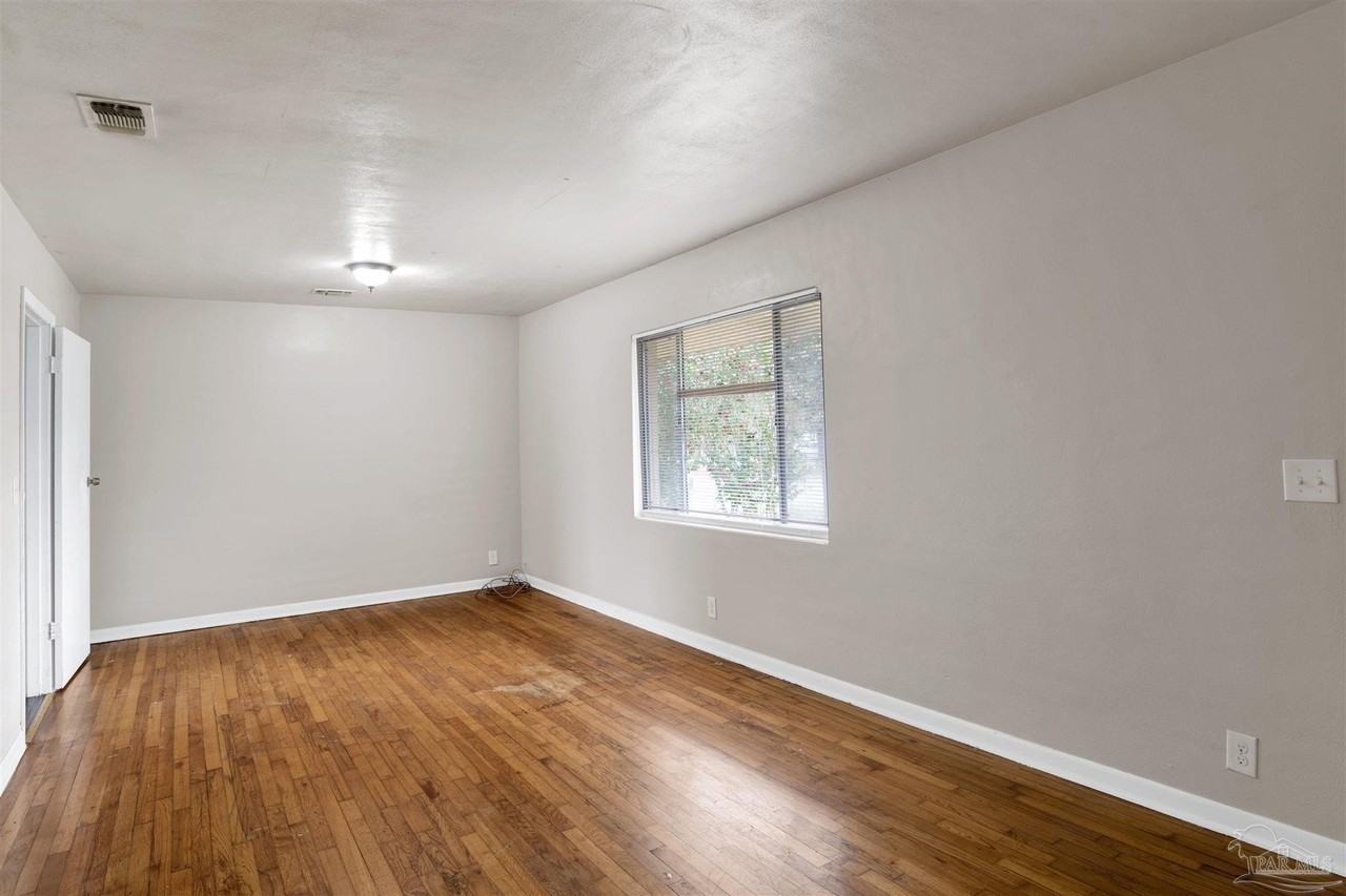 2802 W Gonzalez St - Photo 5 of 24