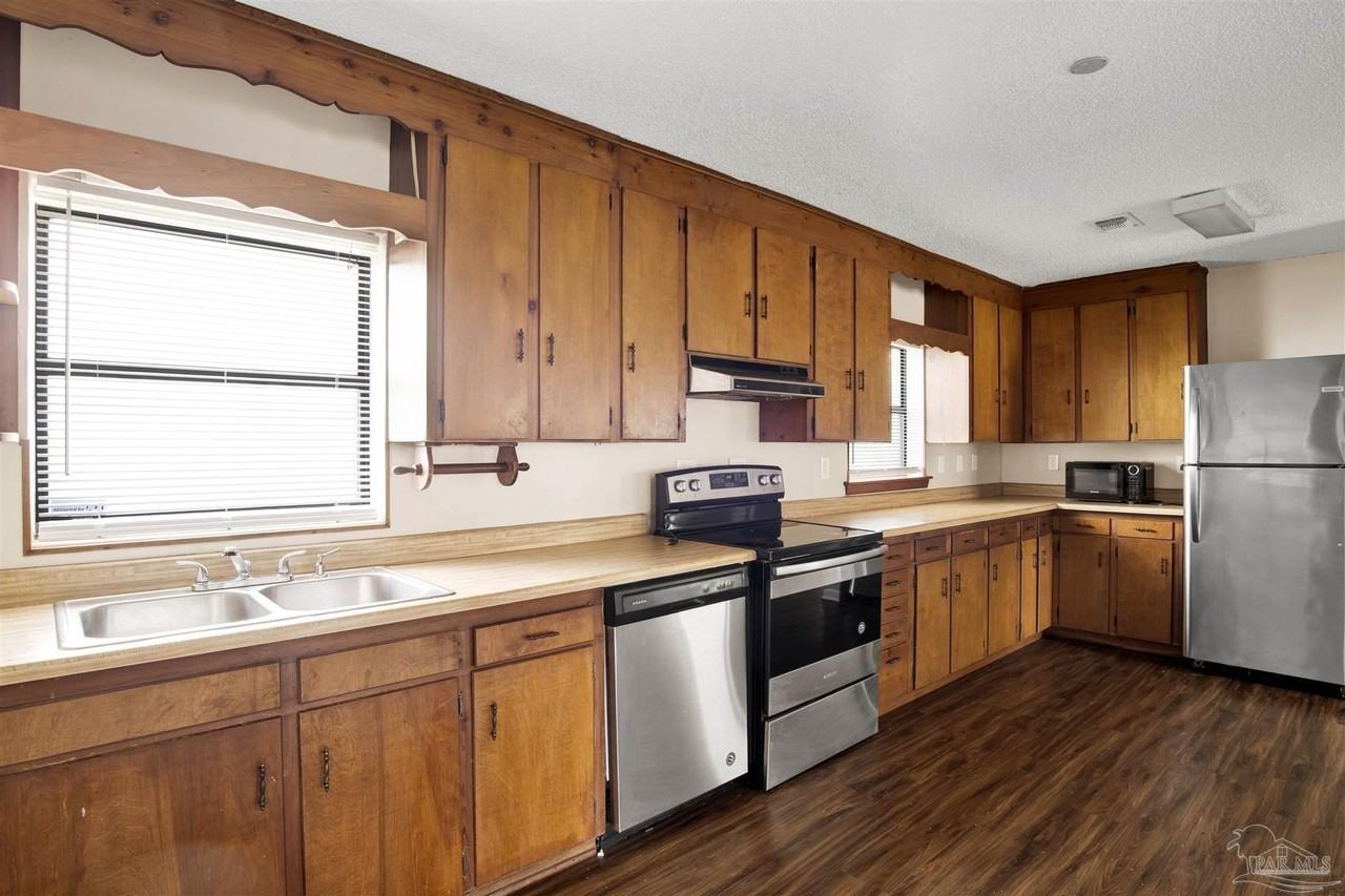 2802 W Gonzalez St - Photo 7 of 24