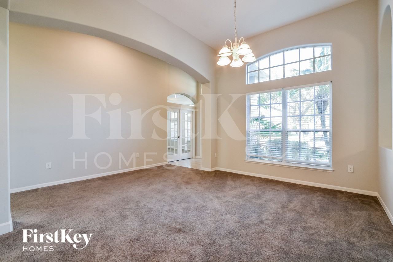 13856 Magnolia Glen Cir - Photo 4 of 15