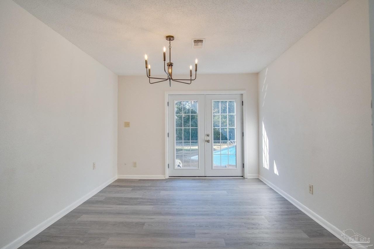 4725 Clara St - Photo 7 of 27