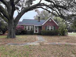 featured image of 1701 E Bobe St