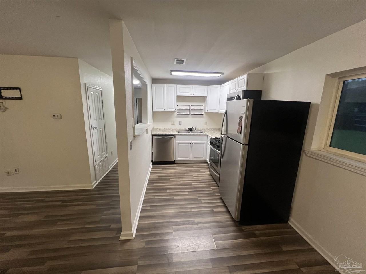 7870 Castlegate Dr - Photo 5 of 19