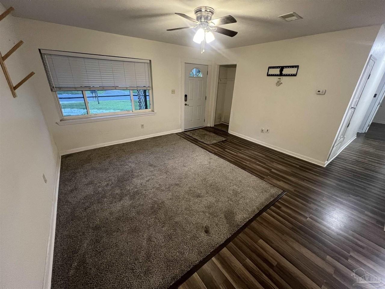 7870 Castlegate Dr - Photo 6 of 19