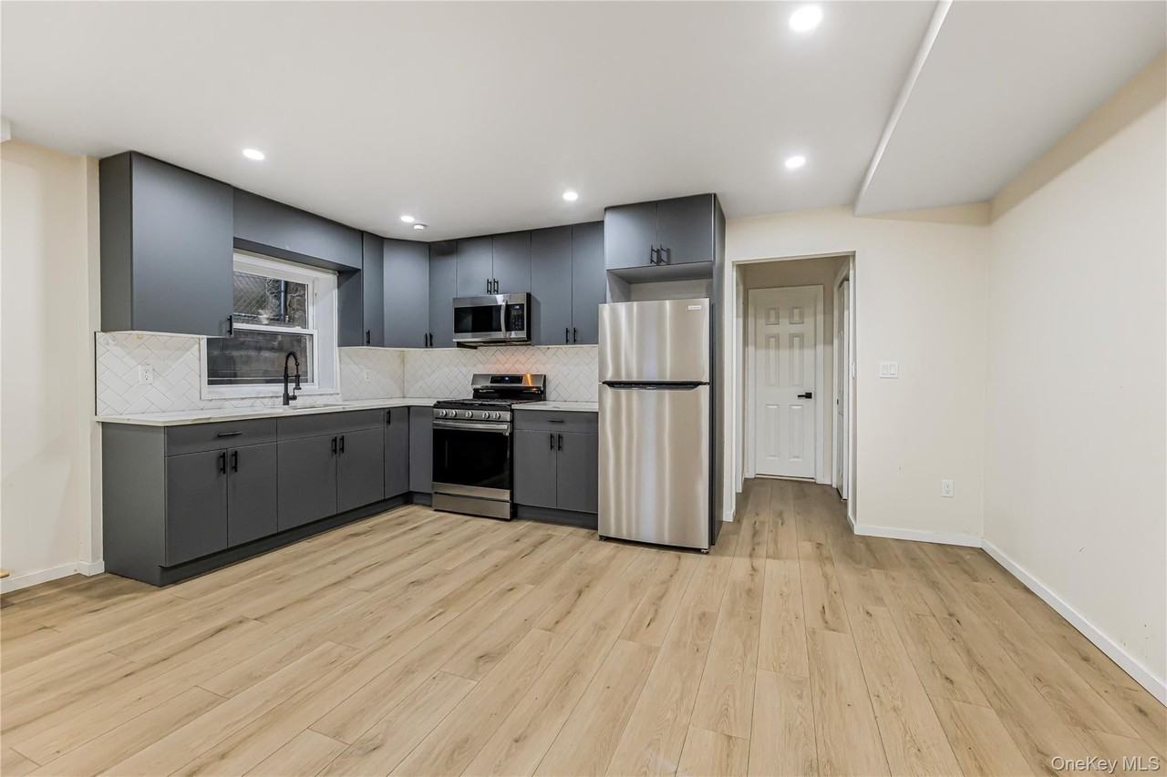 604 Yonkers Ave - Photo 2 of 7