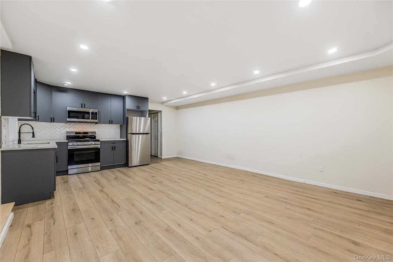 604 Yonkers Ave - Photo 3 of 7