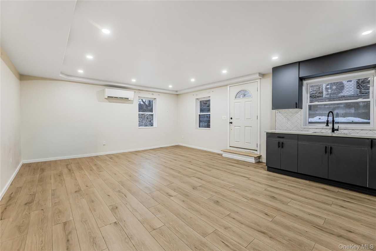 604 Yonkers Ave - Photo 4 of 7