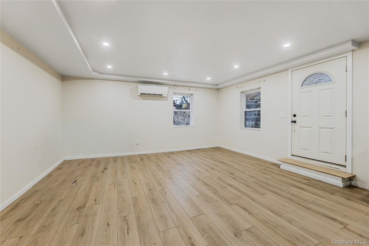 604 Yonkers Ave - Photo 5 of 7