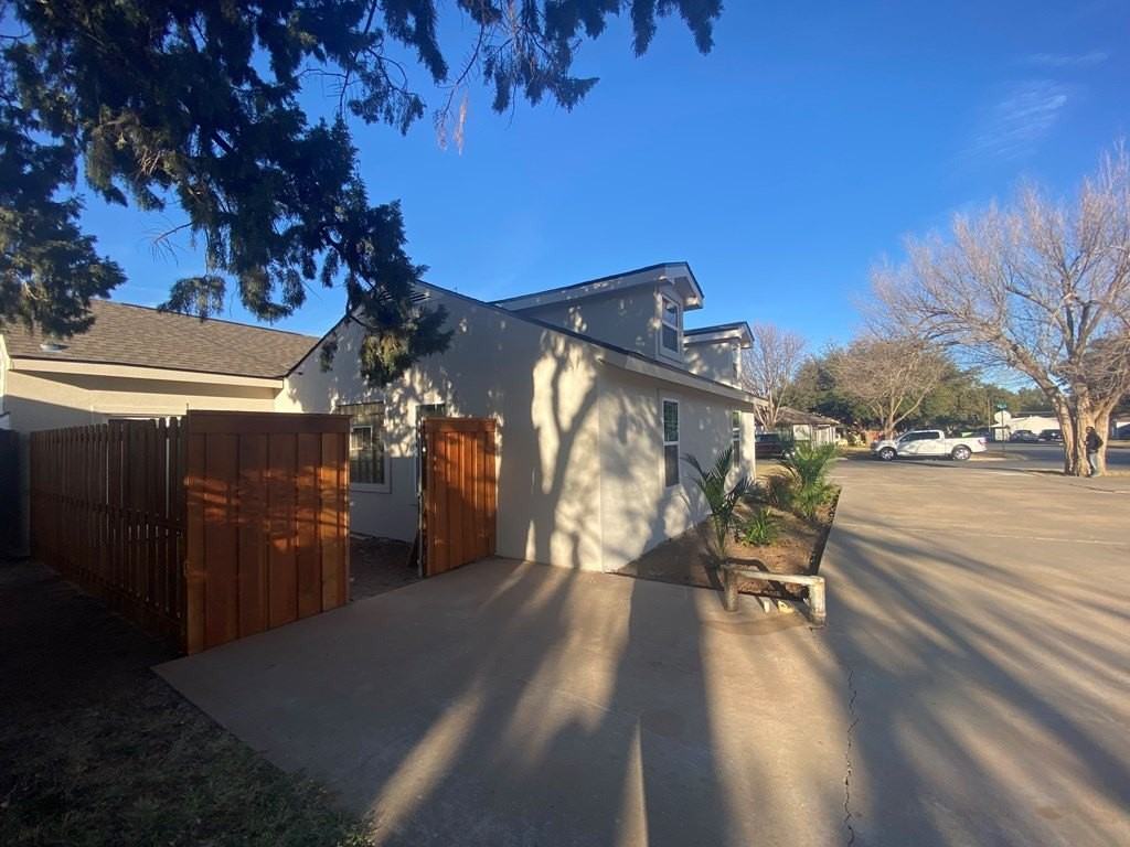 1900 W Tennessee Ave - Photo 5 of 40