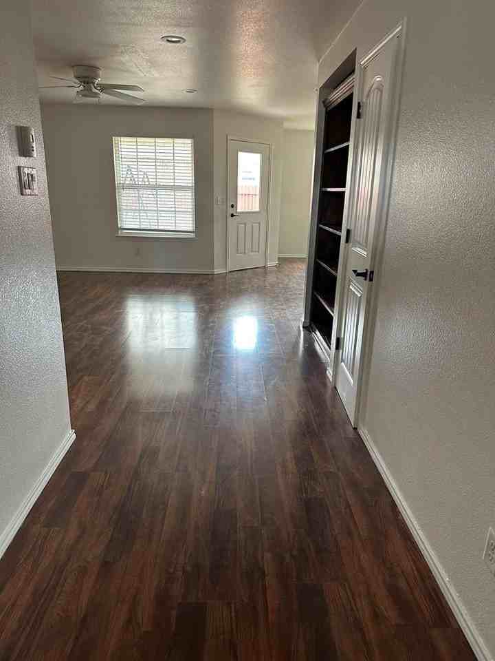 1218 Elm Ave - Photo 2 of 11