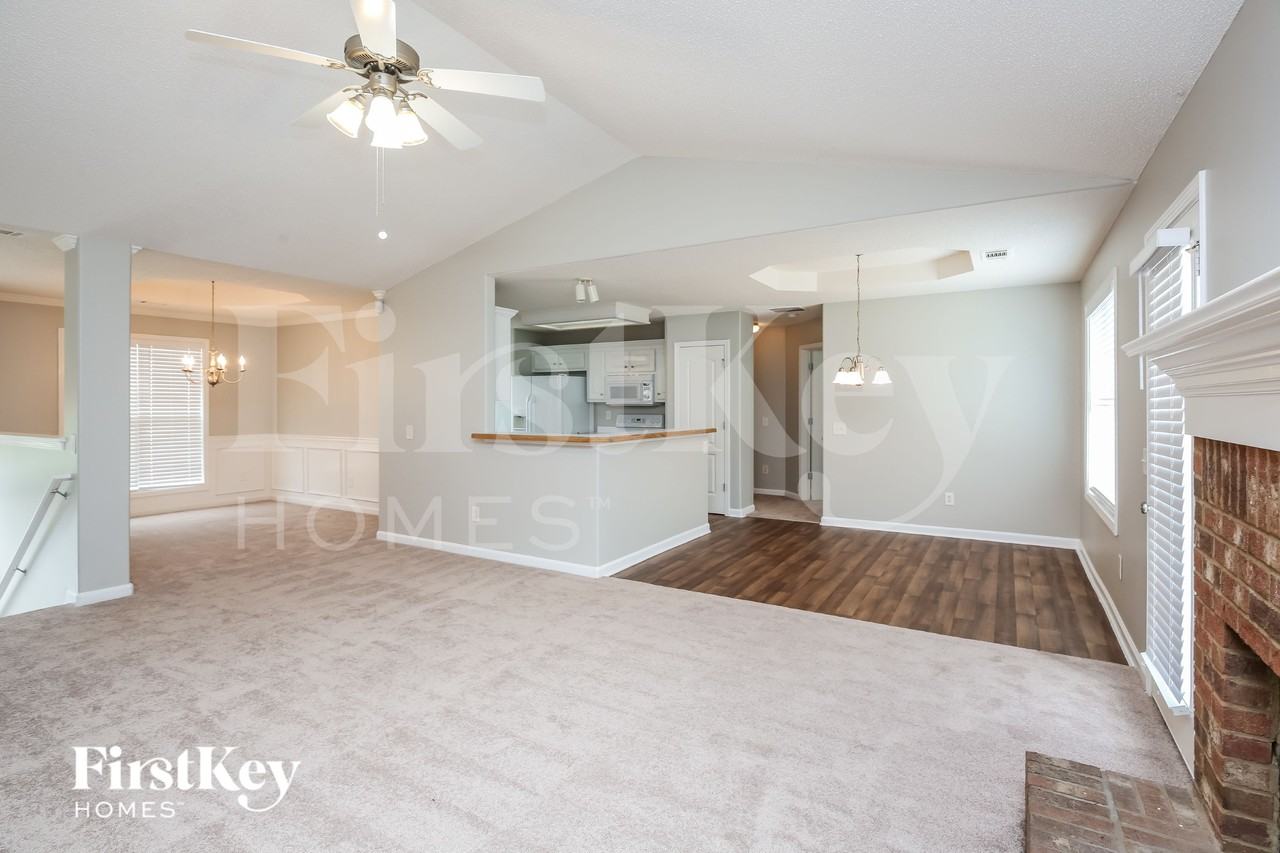 833 Brandon Dr - Photo 3 of 16