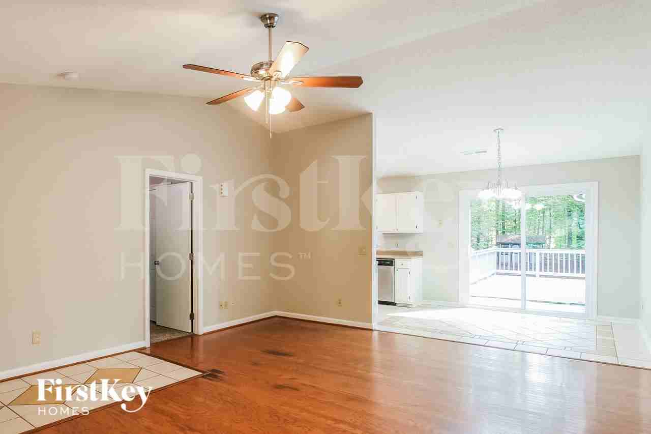 110 Waderich Ln - Photo 5 of 19