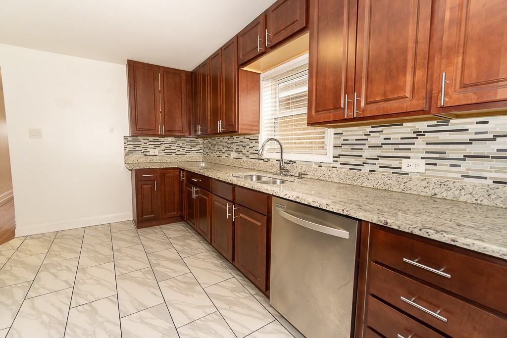 4600 Warsaw Ave - Photo 6 of 18