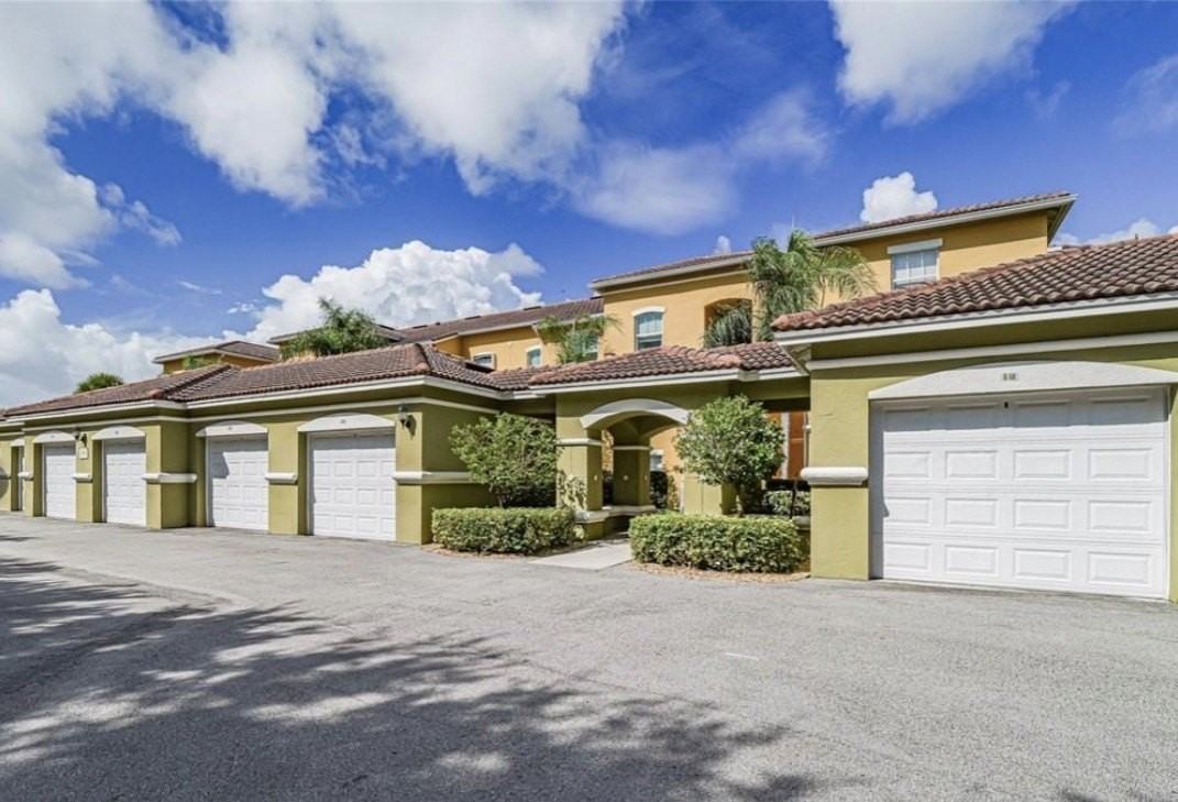 5090 Fairways Cir Apt H207